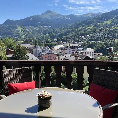 Apartment Totally Refurbished 3 Bed Apt, Central St Gervais!