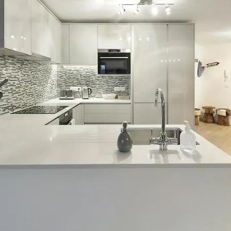 Totally Refurbished 3 Bed Apt, Central St Gervais! Apartment *