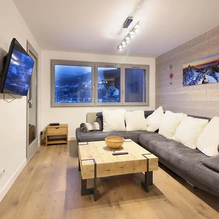 Apartment Totally Refurbished 3 Bed Apt, Central St Gervais!