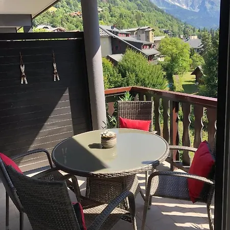 Totally Refurbished 3 Bed Apt, Central St Gervais! Apartment *