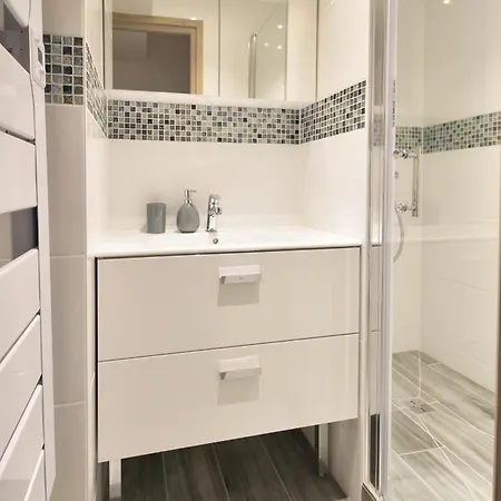 Taragan - Totally Refurbished 3 Bed Apt, St Gervais!