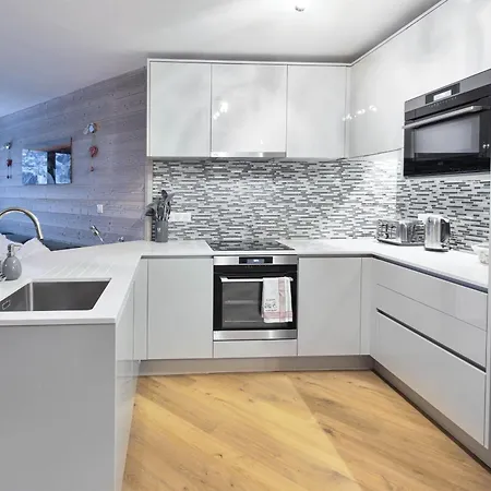Taragan - Totally Refurbished 3 Bed Apt, St Gervais!